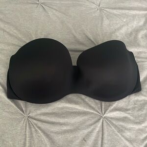 Black strapless bra